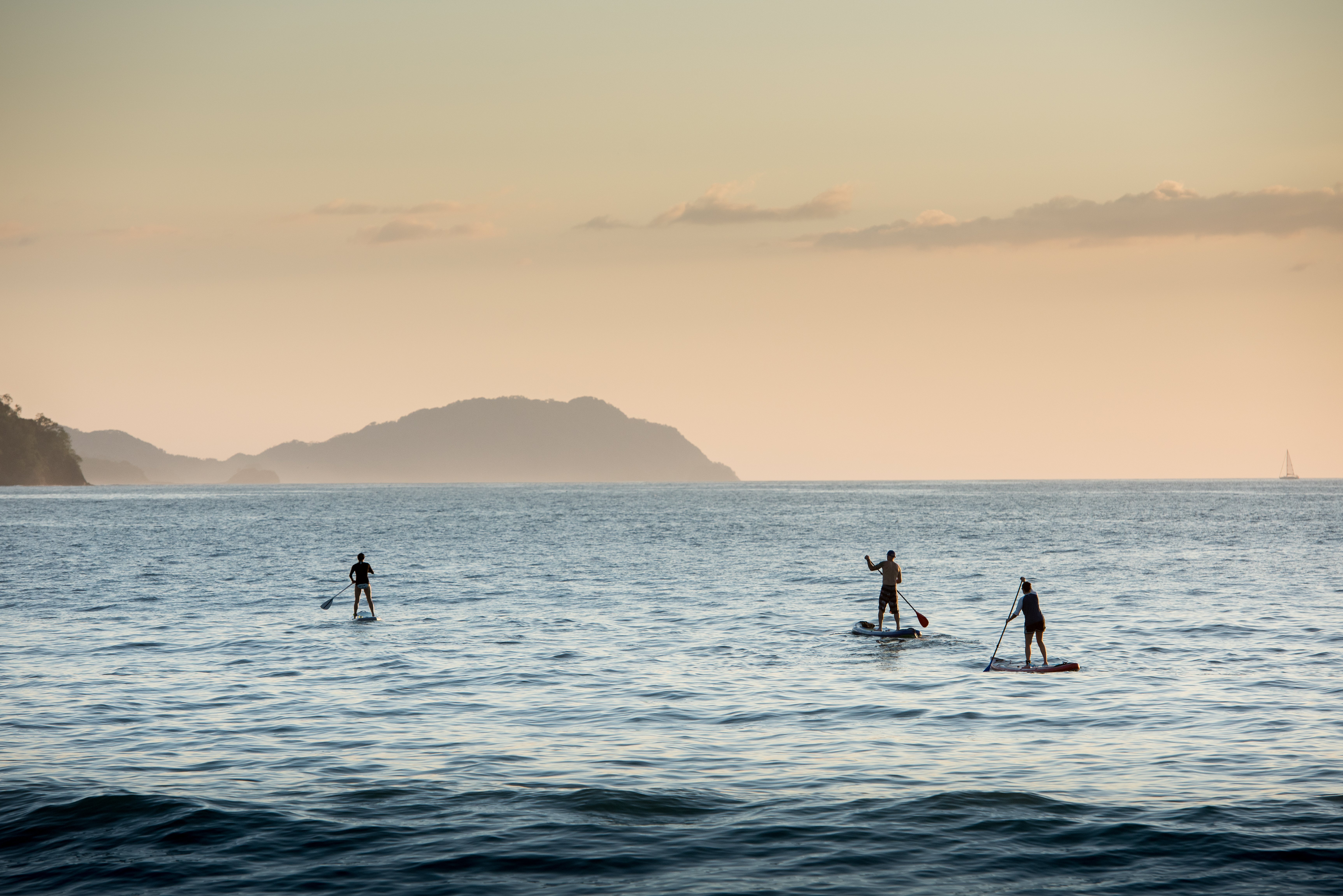 las-catalinas-stand-up-paddleboard-ocean